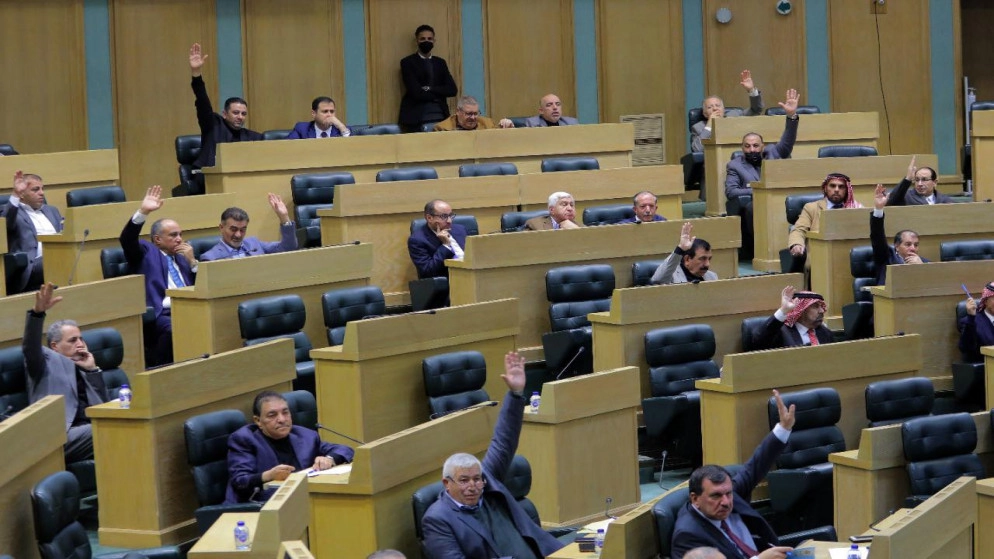 تصويت مجلس النواب على التعديلات الدستورية بالمناداة بصوت عالٍ