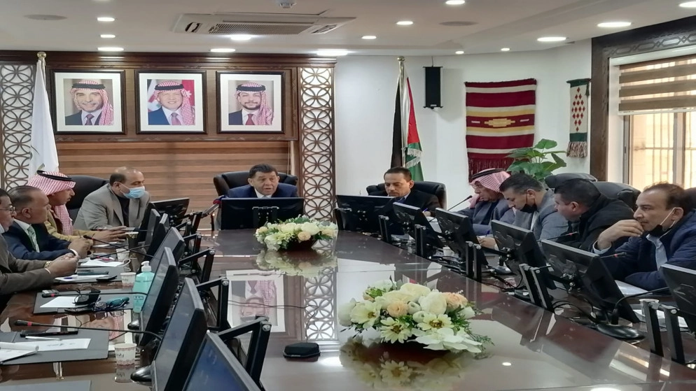 مزارعون يقدمون مقترحاتهم لوزير العمل لدعم القطاع الزراعي والتخفيف من الأعباء المترتبة عليه