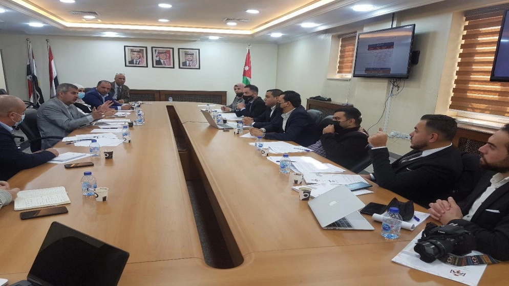 وزير الطاقة: العمل جار لإعداد استراتيجية لاستخدام المركبات الكهربائية بالنقل العام