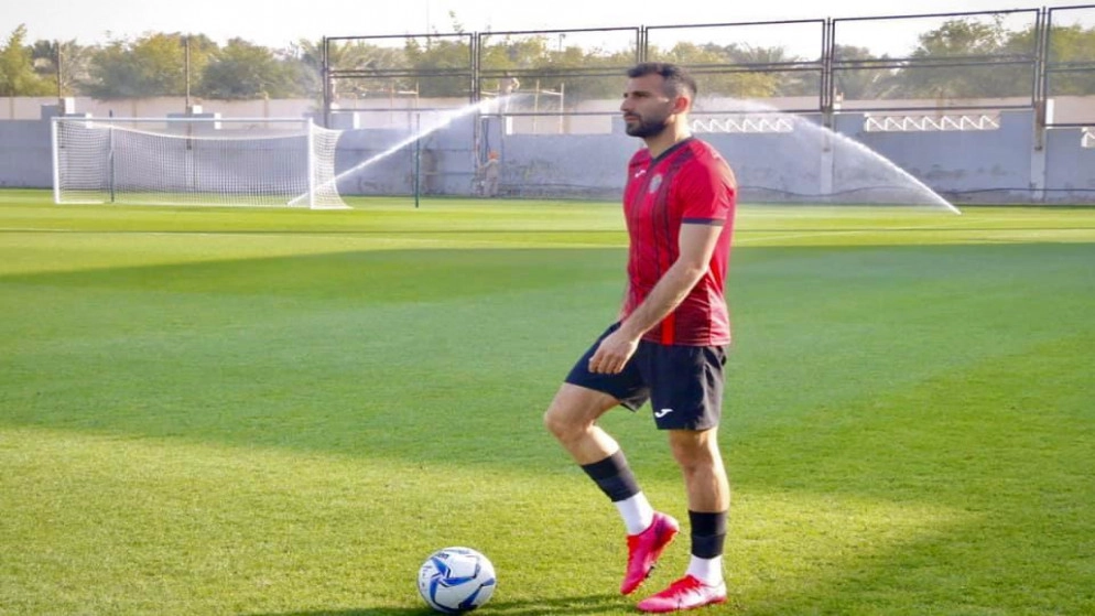 إحسان حداد يوقع على عقد انضمامه لفريق القوة الجوية العراقي