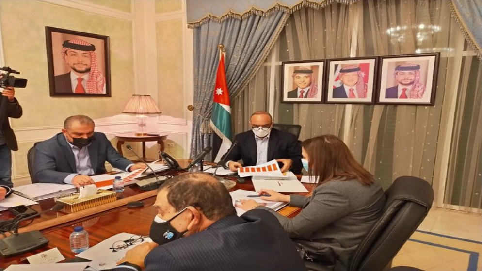 رئيس الوزراء يؤكد على إزالة المعيقات أمام الاستثمار والمستثمرين