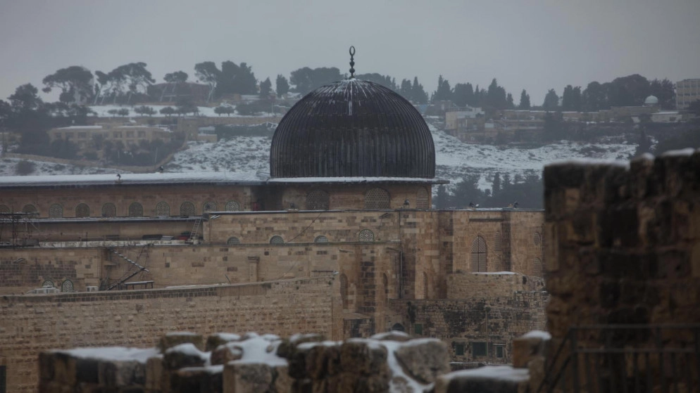البلدة القديمة في القدس تكتسي بالبياض بعد تساقط نادر للثلوج