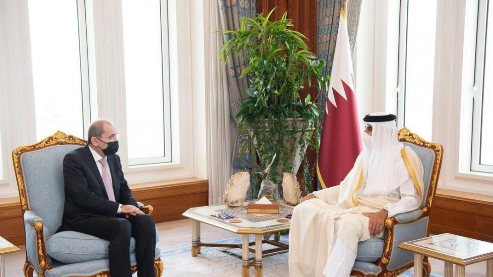 وزير الخارجية ينقل تحيات الملك لأمير قطر