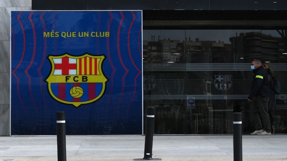 "اعتقالات" عدة بعد عمليات تفتيش في نادي برشلونة