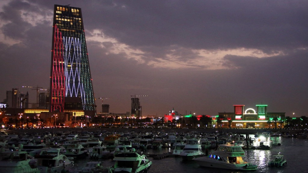 الكويت تفرض حظر تجول جزئيا لمدة شهر مع تزايد الإصابات بالفيروس