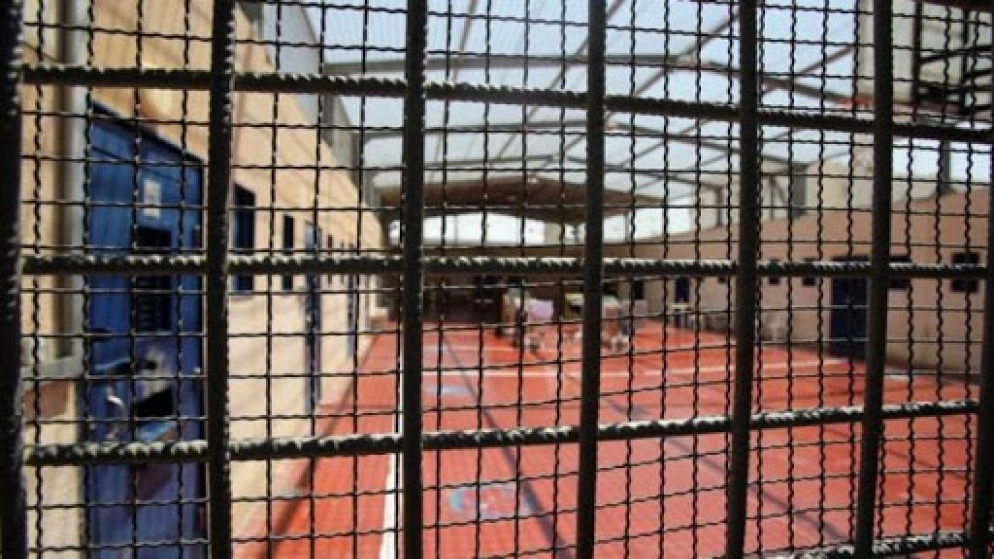 أسرى فلسطينيون في سجن "عوفر" سيذهبون لخطوات احتجاجية