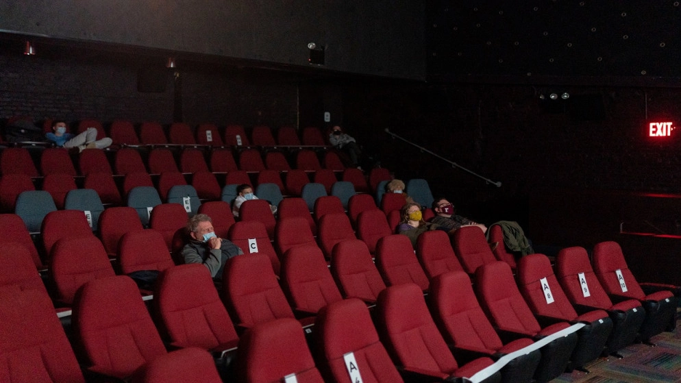 إعادة فتح دور السينما بطاقة محدودة في نيويورك