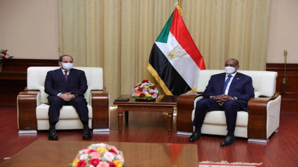 الرئيس المصري يكثف الضغط بشأن سد النهضة الإثيوبي خلال زيارة للسودان