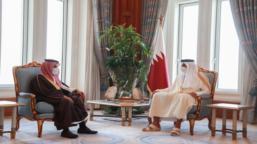 أمير قطر يستقبل وزير الخارجية السعودي في الدوحة