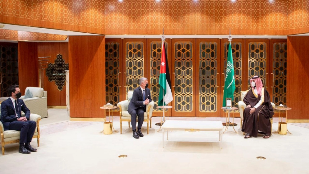 الملك يلتقي ولي العهد السعودي في الرياض