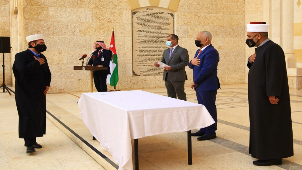 العيسوي يسلم 31 إماما وواعظا المكرمة الملكية للمقبلين على الزواج
