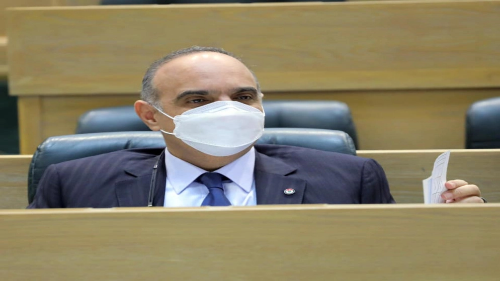 رئيس الوزراء: الحكومة تسعى لتجنب خيار حظر التجول الشامل لمدد طويلة