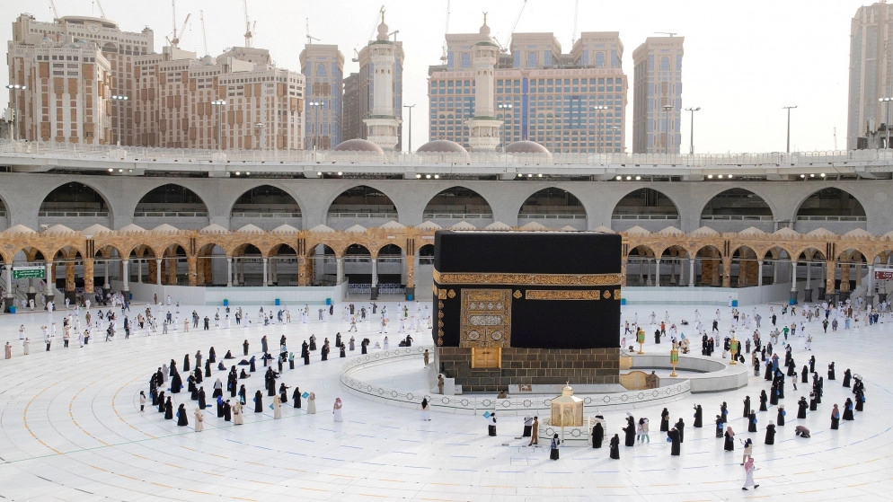 السعودية تقرر رفع الطاقة الاستيعابية للمسجد الحرام إلى 50 ألف معتمر خلال رمضان