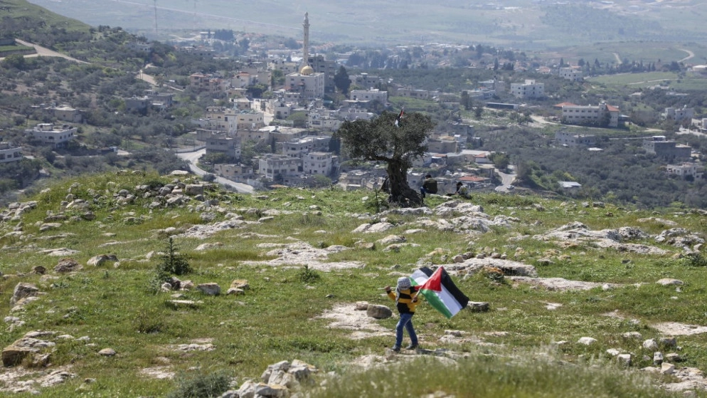 الاحتلال الإسرائيلي يعتقل 17 فلسطينيا