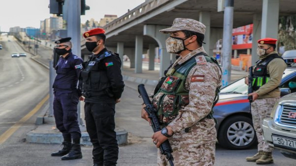 القوات المسلحة تنتشر على مداخل محافظات المملكة ومخارجها