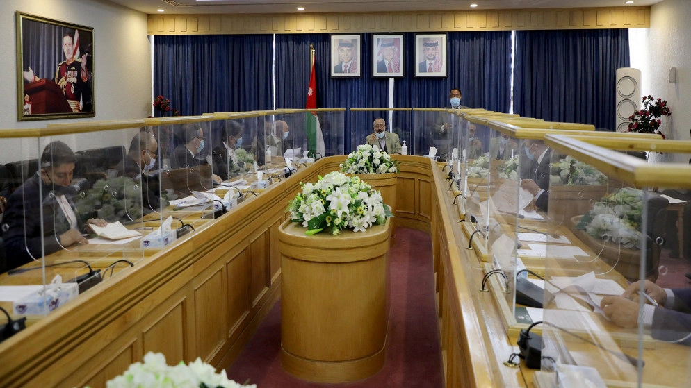 "خدمات الأعيان" تُقر مُعدل الطيران المدني كما ورد من النواب