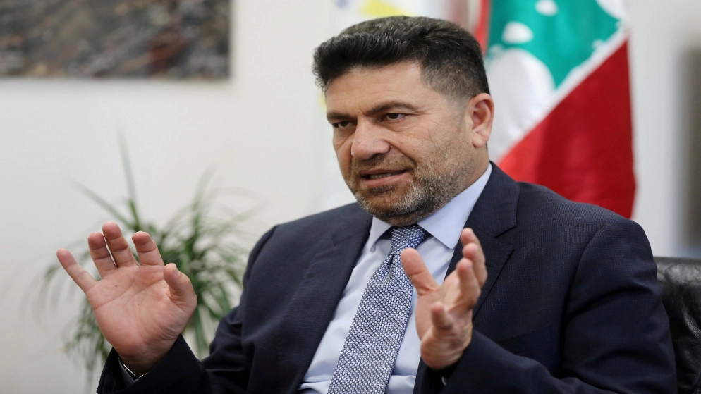 وزير الطاقة اللبناني يعتبر أن أزمة البنزين سببها التهريب إلى سوريا