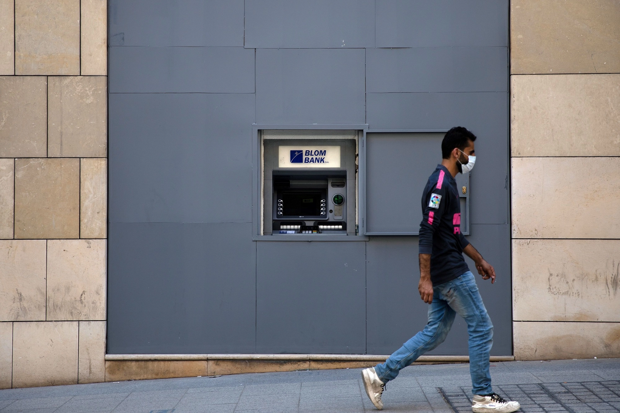 لبنان يعلن الإقفال العام ومنع التجول 3 أيام للحد من كورونا