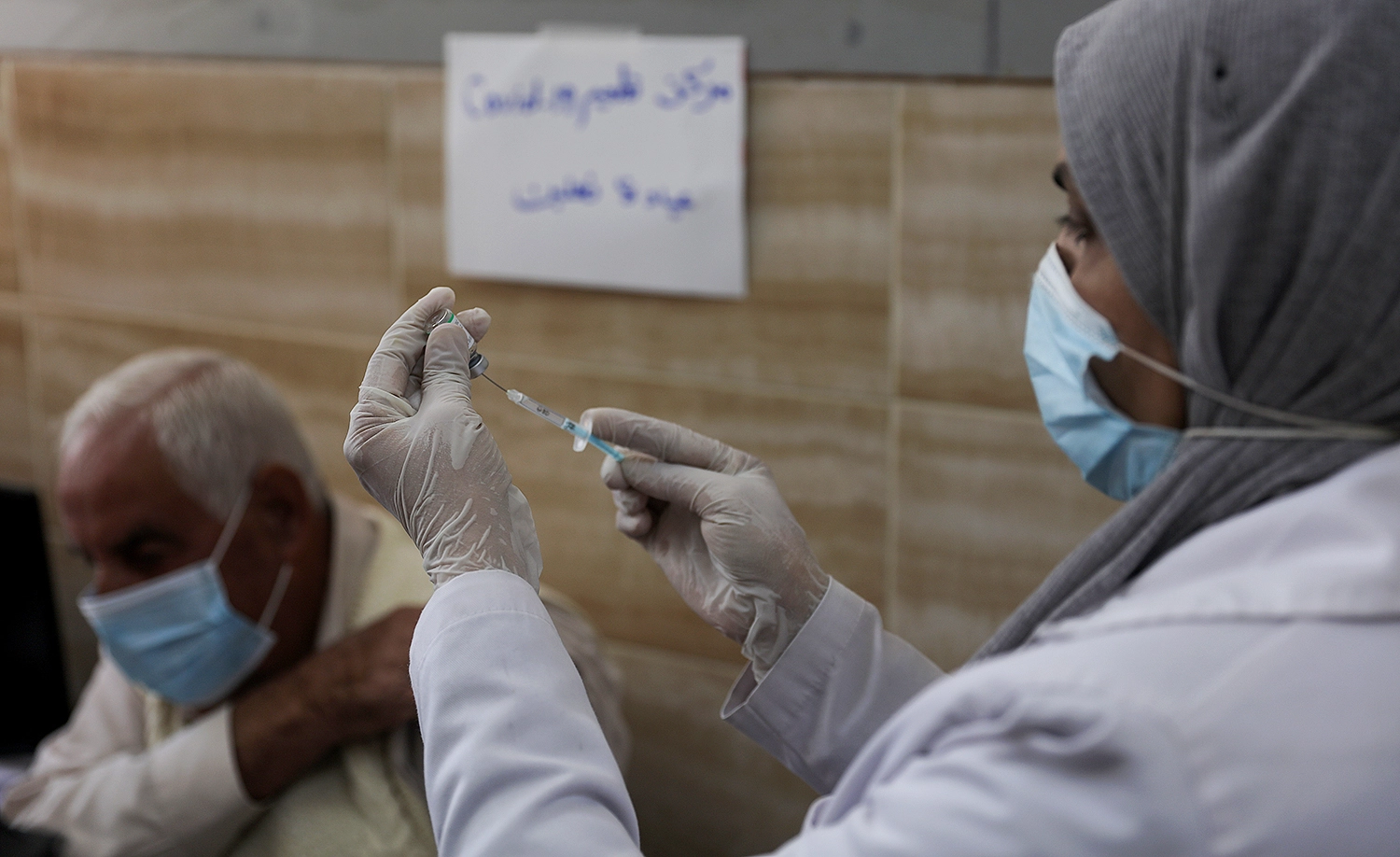 184 ألفا تلقوا اللقاح المضاد للفيروس في الضفة الغربية المحتلة وقطاع غزة