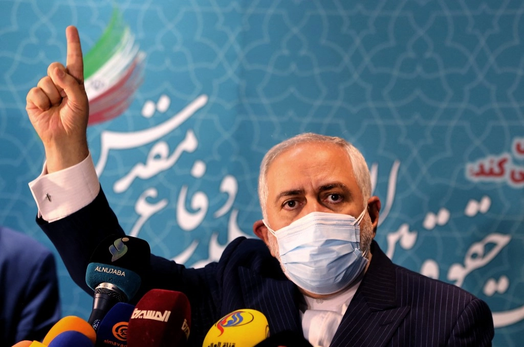 ظريف يطلب "السماح" من عائلة سليماني بعد تسرّب تسجيله الصوتي