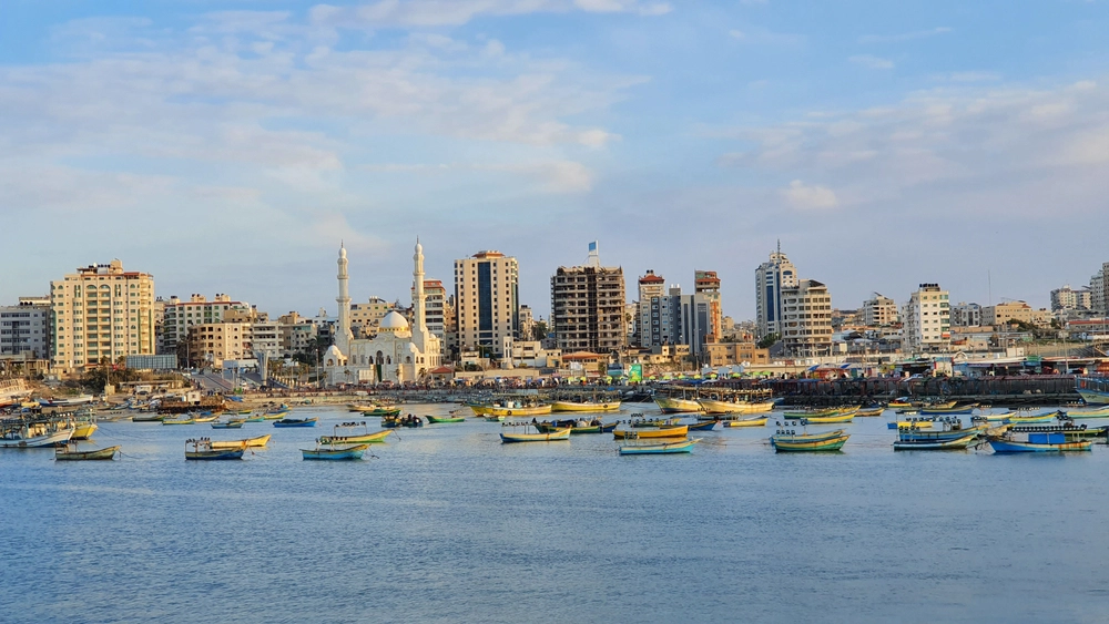 زوارق بحرية الاحتلال الإسرائيلي تهاجم مراكب الصيادين قبالة بحر غزة