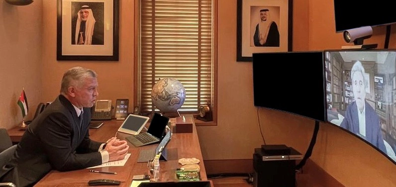 الملك يجتمع مع مبعوث الرئيس الأميركي لشؤون المناخ جون كيري