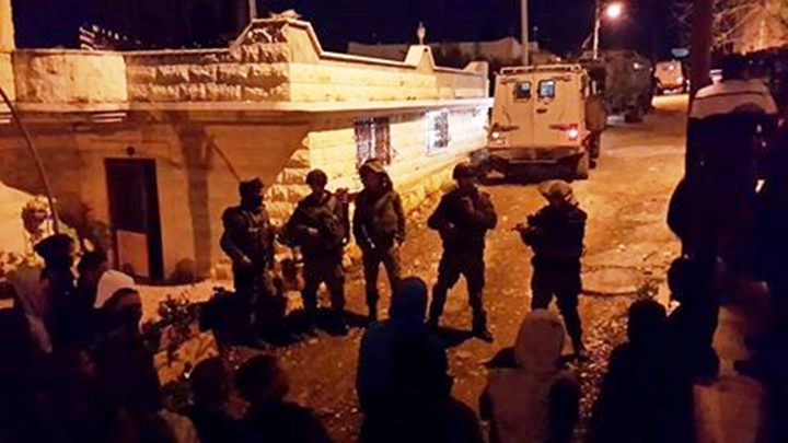 إصابة 10 فلسطينيين خلال مواجهات مع قوات الاحتلال الإسرائيلي في حي الشيخ جراح