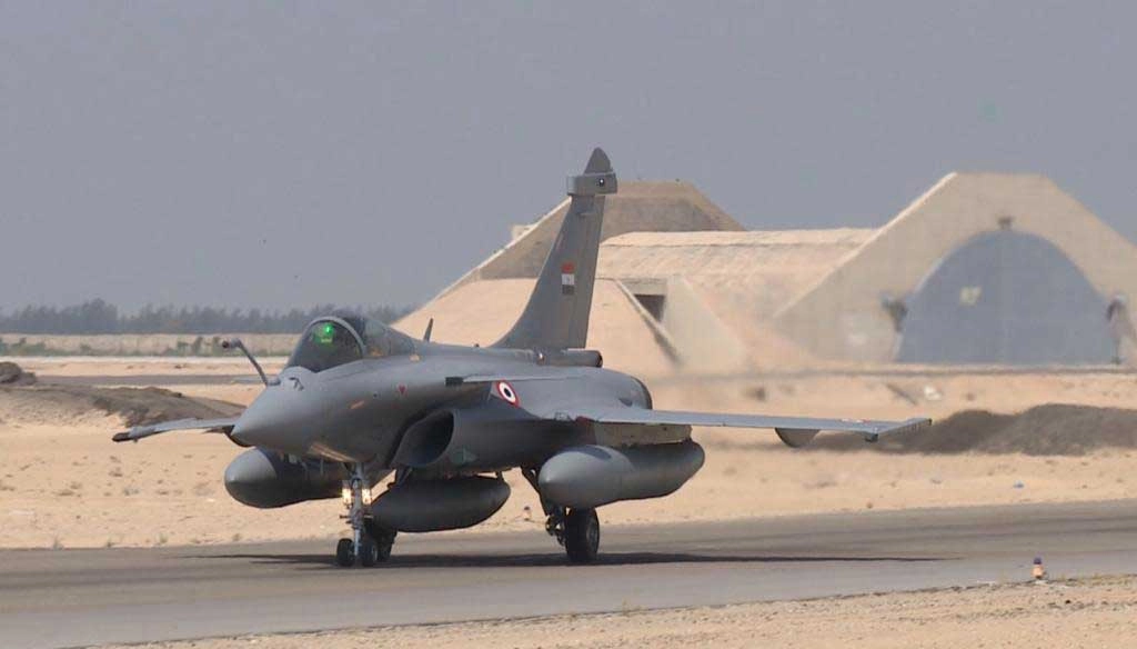 مصر وفرنسا توقعان على عقد لتوريد 30 طائرة رافال