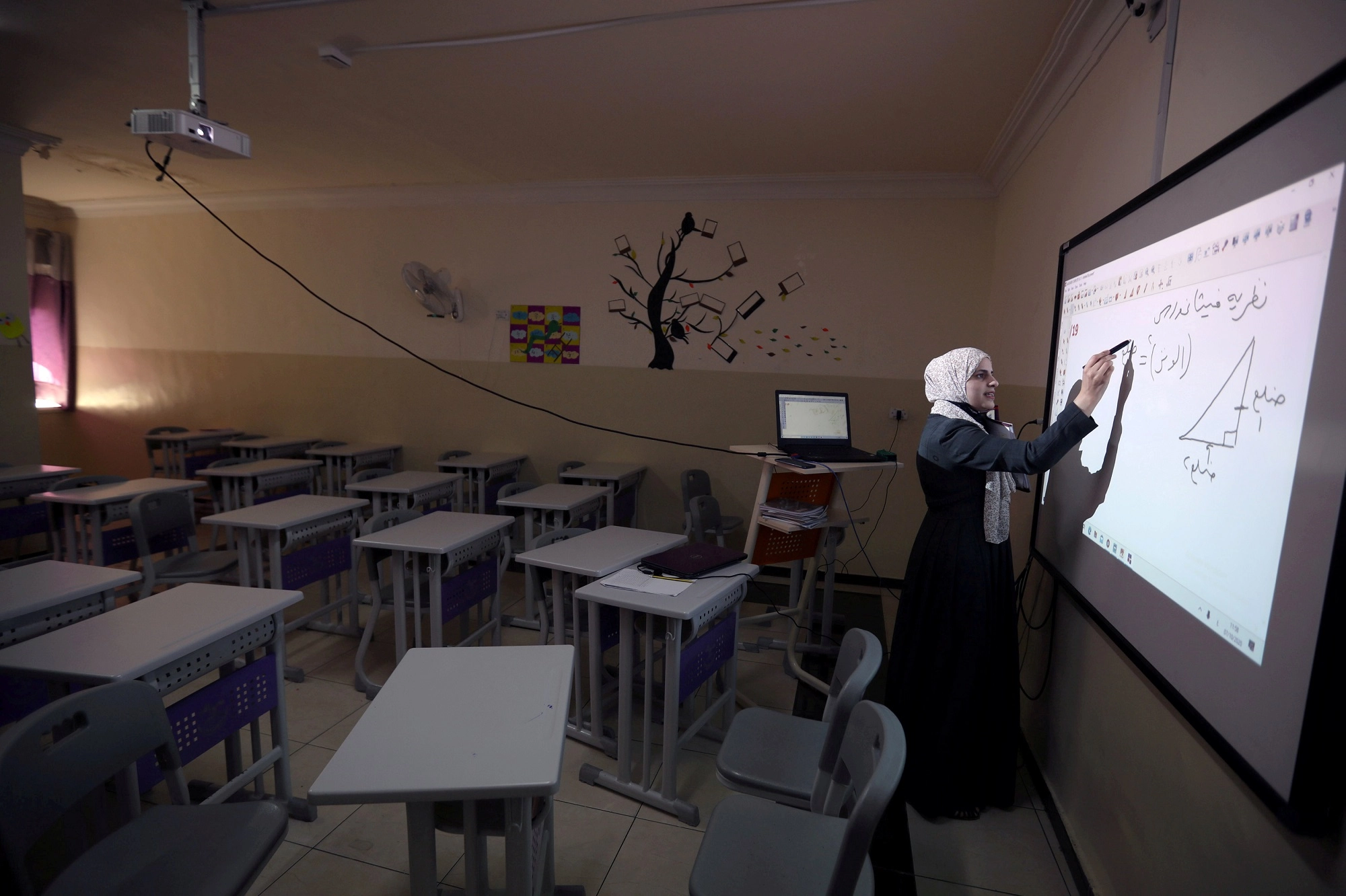 البنك الدولي: الاتصال بشبكة الإنترنت شكّل عائقا أمام الوصول إلى الخدمات التعليمية