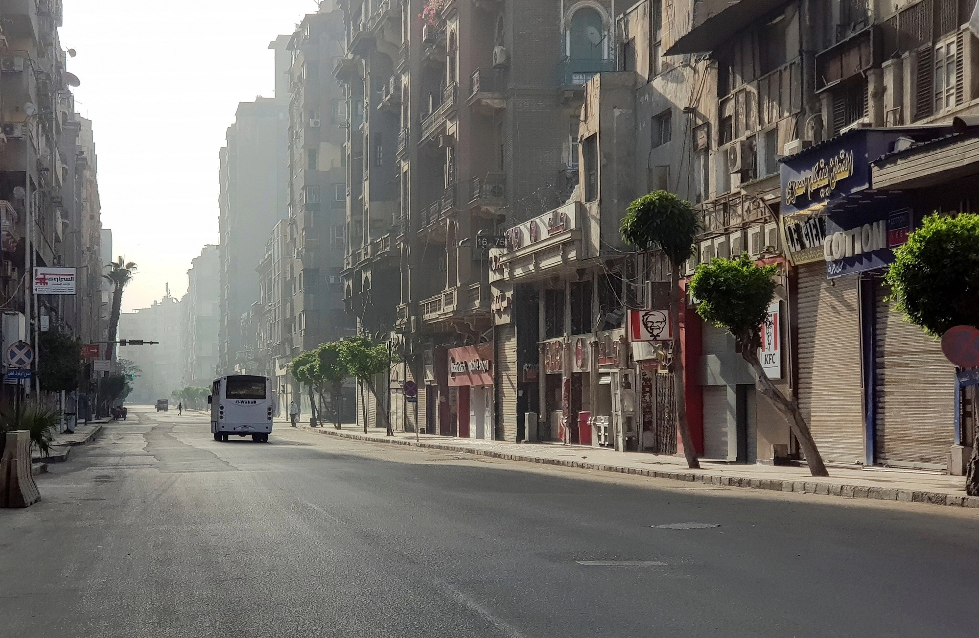 مصر تعلن إغلاق المتاجر والمطاعم أسبوعين لمكافحة انتشار كورونا