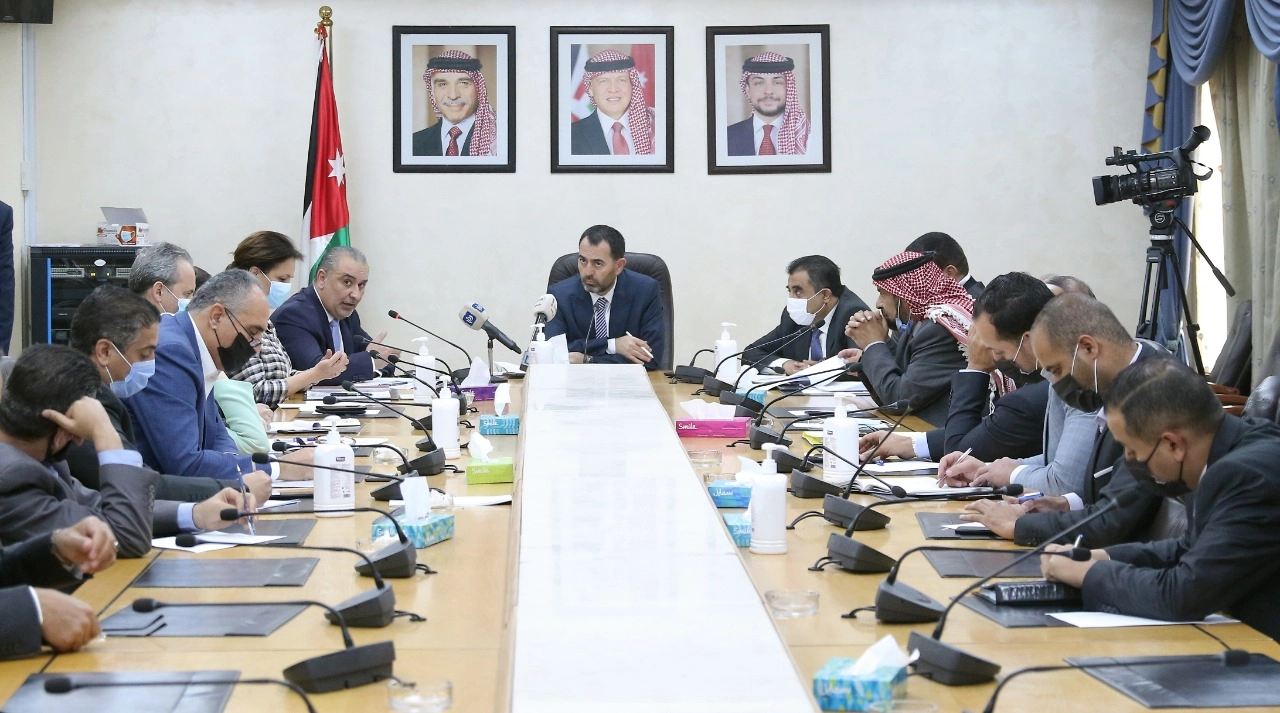 وزيرة الطاقة: عدم الجاهزية لفتح السوق أمام شركات لبيع الكهرباء مباشرة للمستهلك