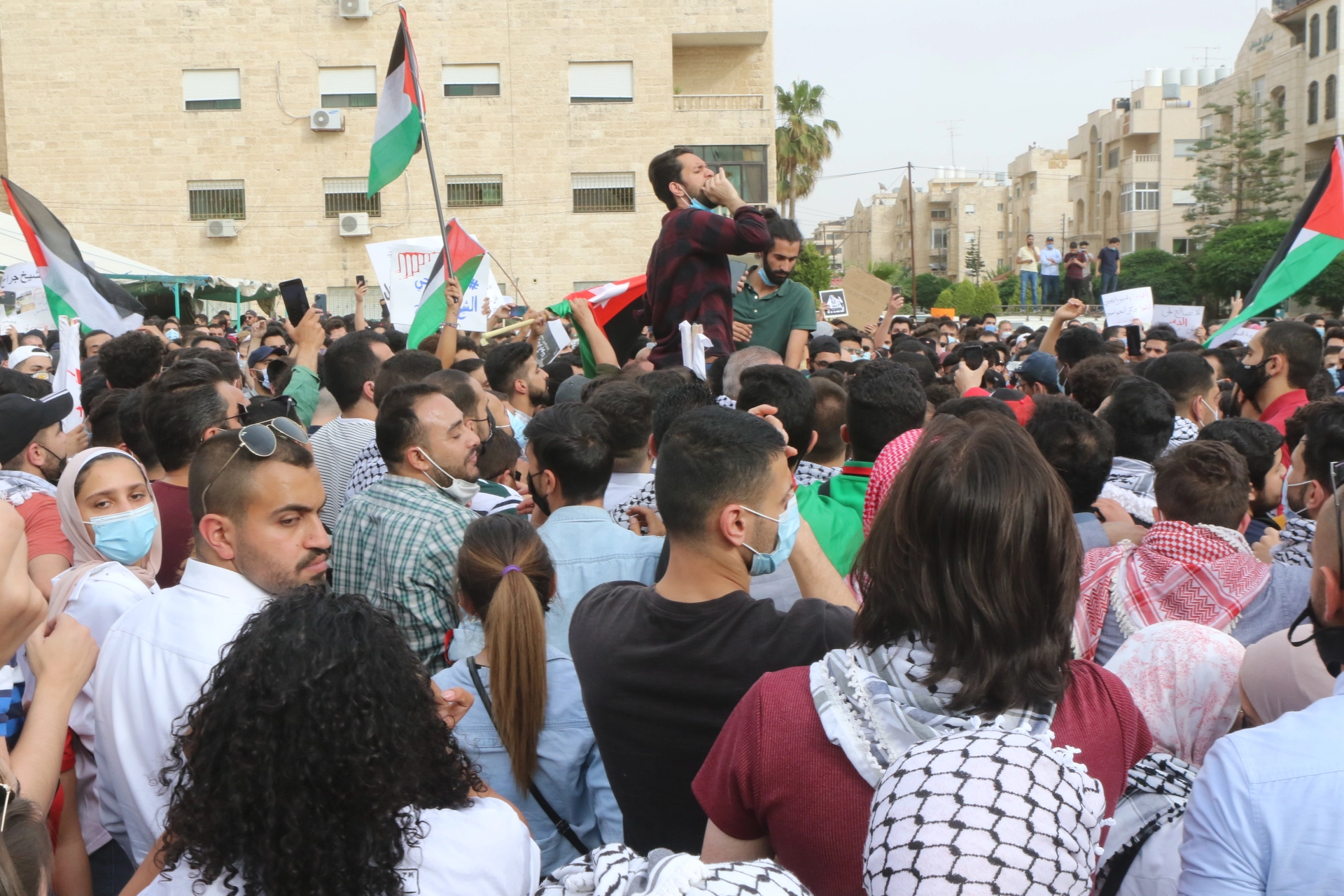 وقفة احتجاجية قرب السفارة الإسرائيلية ضد اعتداءات إسرائيل في القدس المحتلة