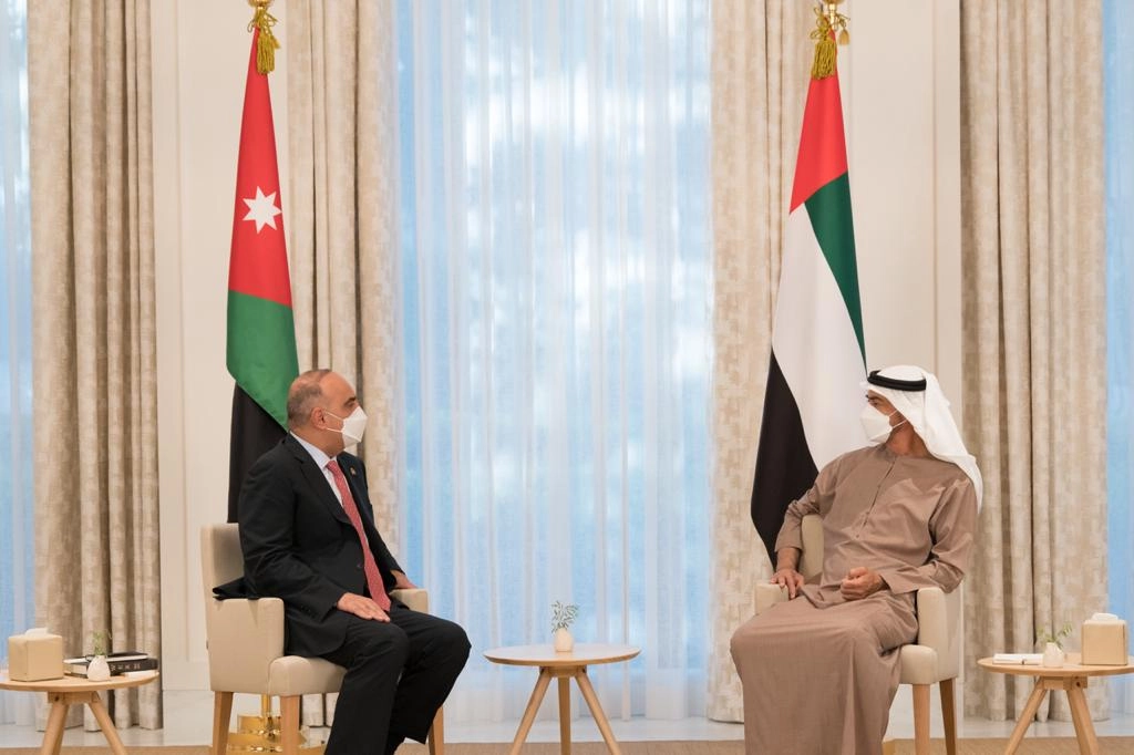 رئيس الوزراء ينقل رسالة شفوية من الملك لولي عهد أبو ظبي