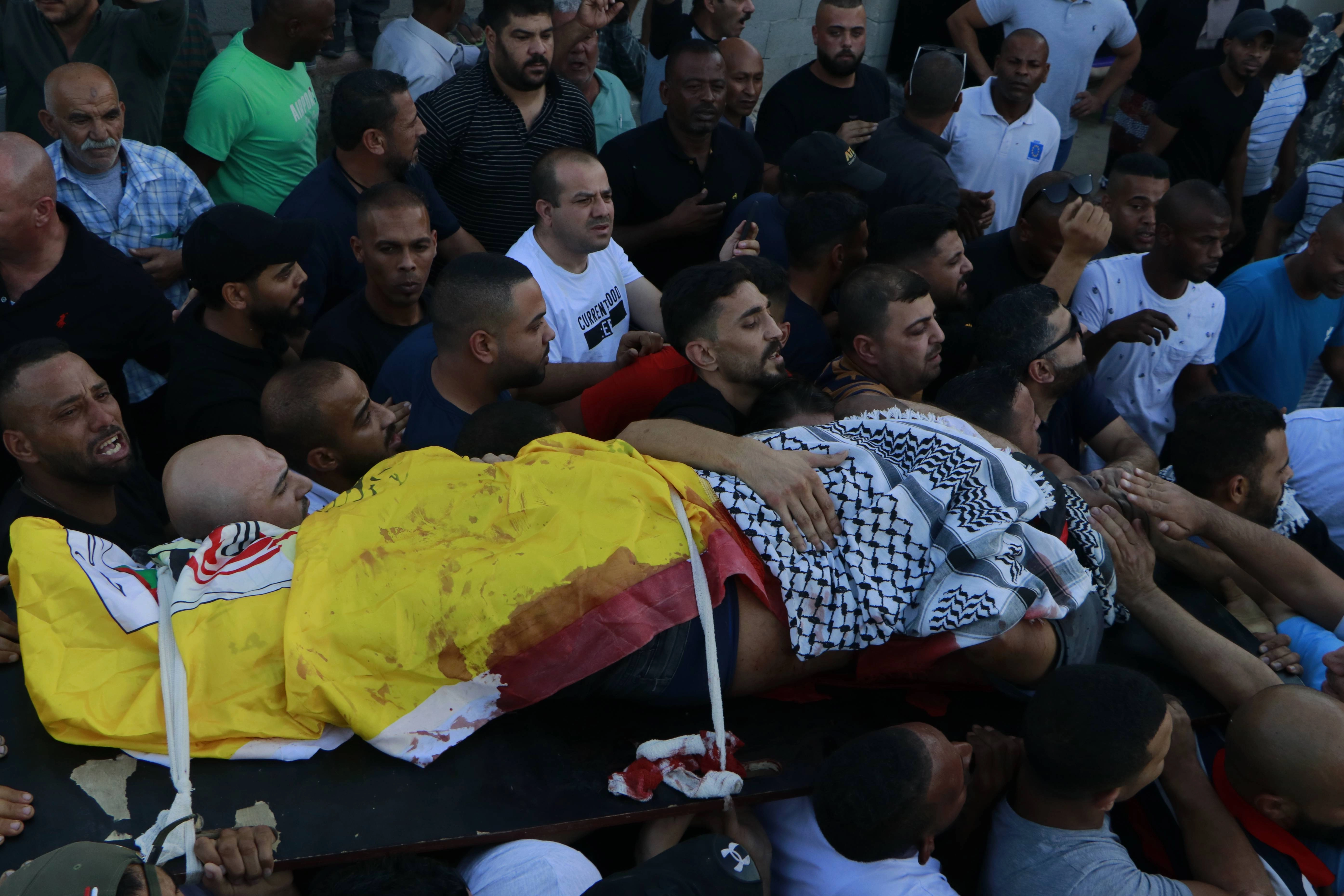 28 شهيدا فلسطينيا الجمعة في الضفة الغربية وغزة