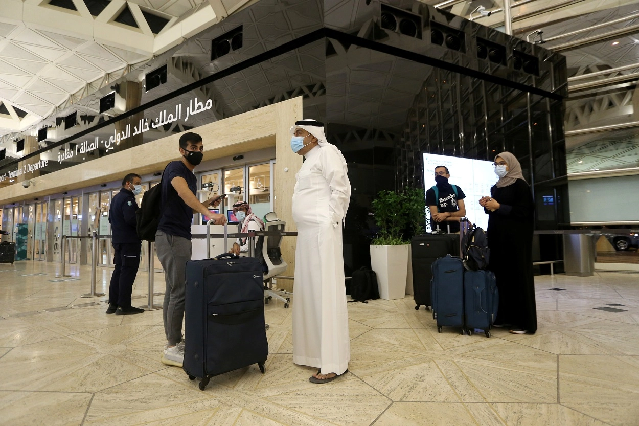 السعودية ترفع شرط الحجر الصحي عن الزائرين الأجانب الحاصلين على لقاح كورونا