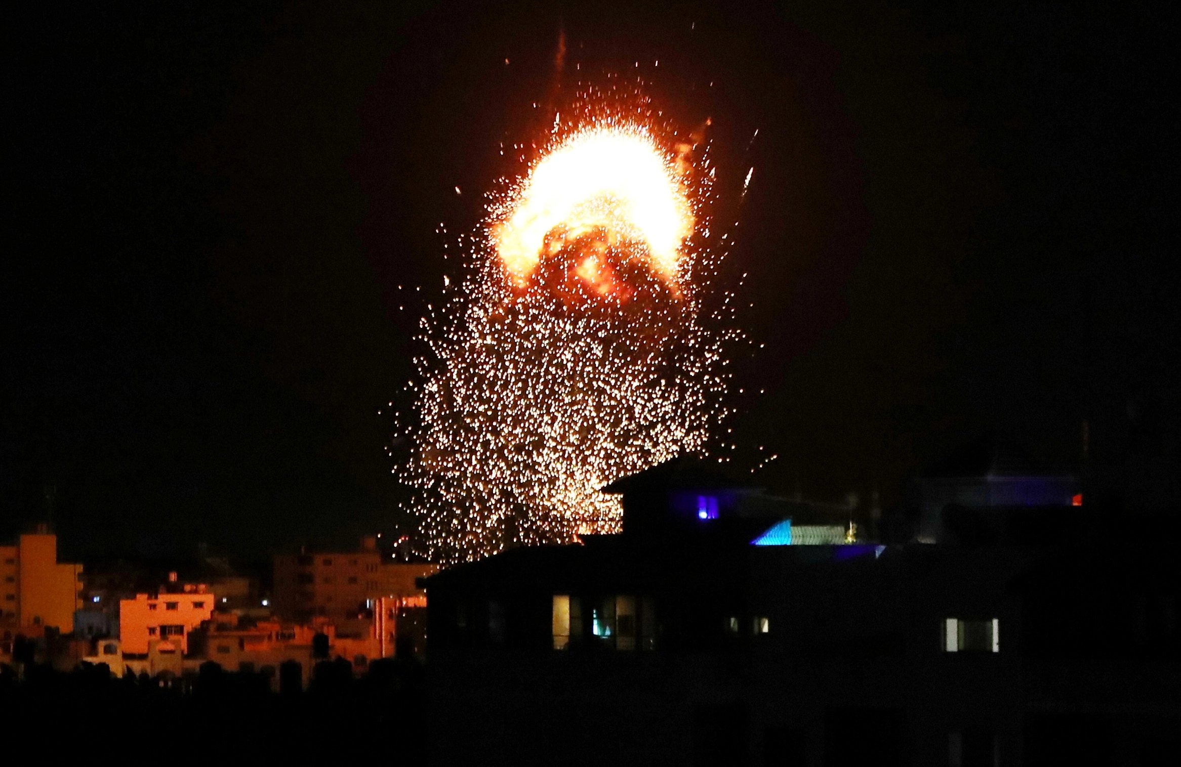 ماكرون: سأعمل مع الملك والسيسي على التهدئة في الأراضي الفلسطينية