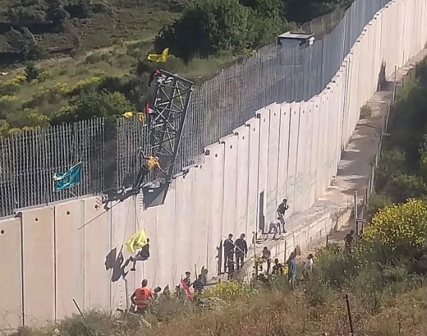 5 جرحى في جنوب لبنان بسبب قنابل دخانية ألقتها قوات الاحتلال الإسرائيلي