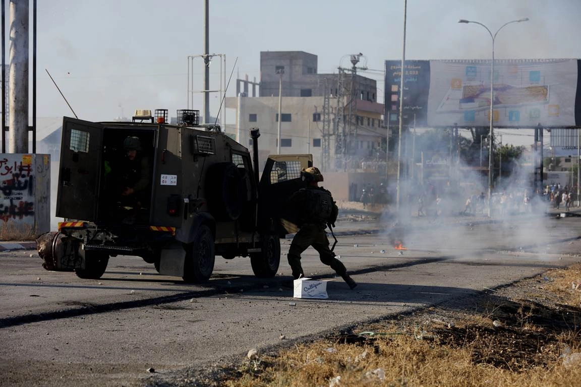 الاحتلال الإسرائيلي يعتقل 22 فلسطينيا من الضفة الغربية المحتلة