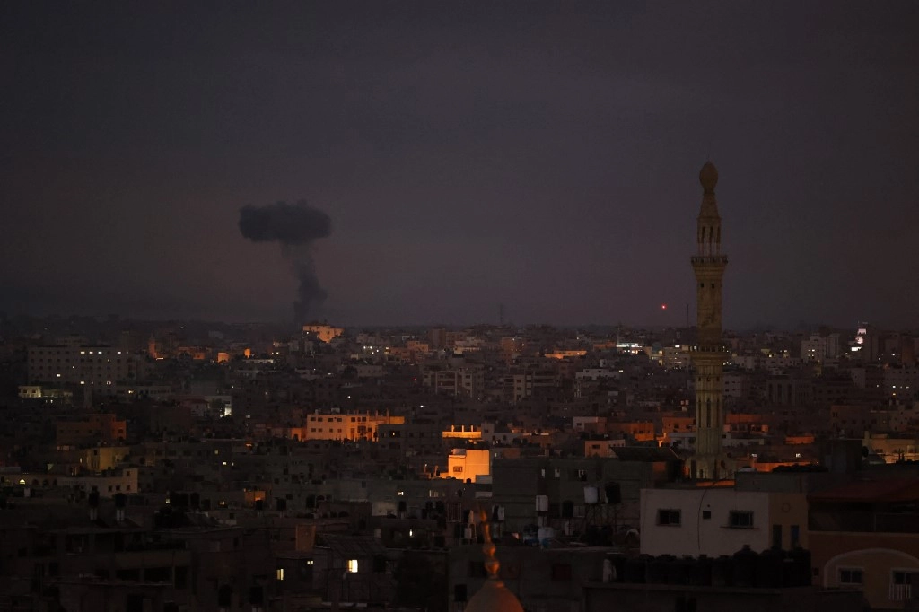استشهاد فلسطينية الخميس جراء قصف طائرات الاحتلال على غزة