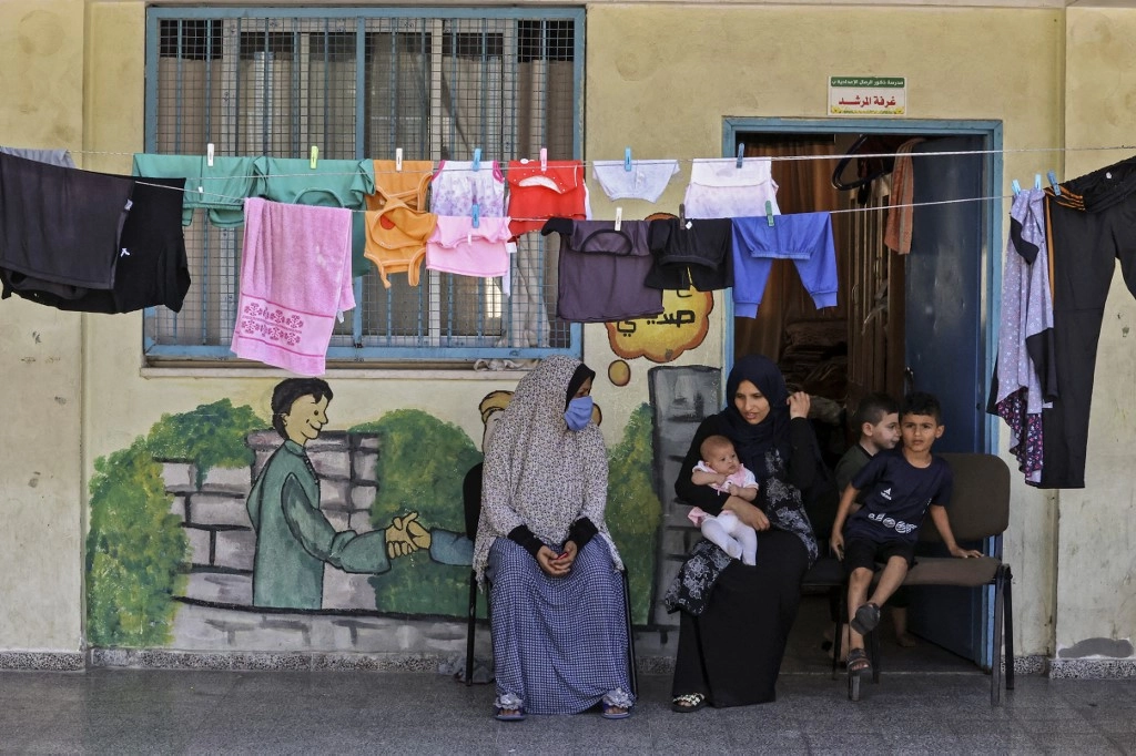 بقاء نحو ألف نازح في مدارس أونروا في قطاع غزة