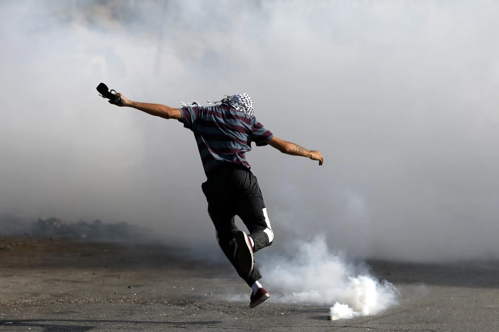 إصابة 4 فلسطينيين خلال مواجهات في حي الشيخ جراح