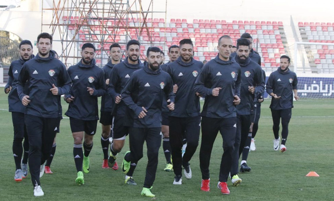 المنتخب الوطني لكرة القدم يلتقي نظيره الإماراتي الاثنين