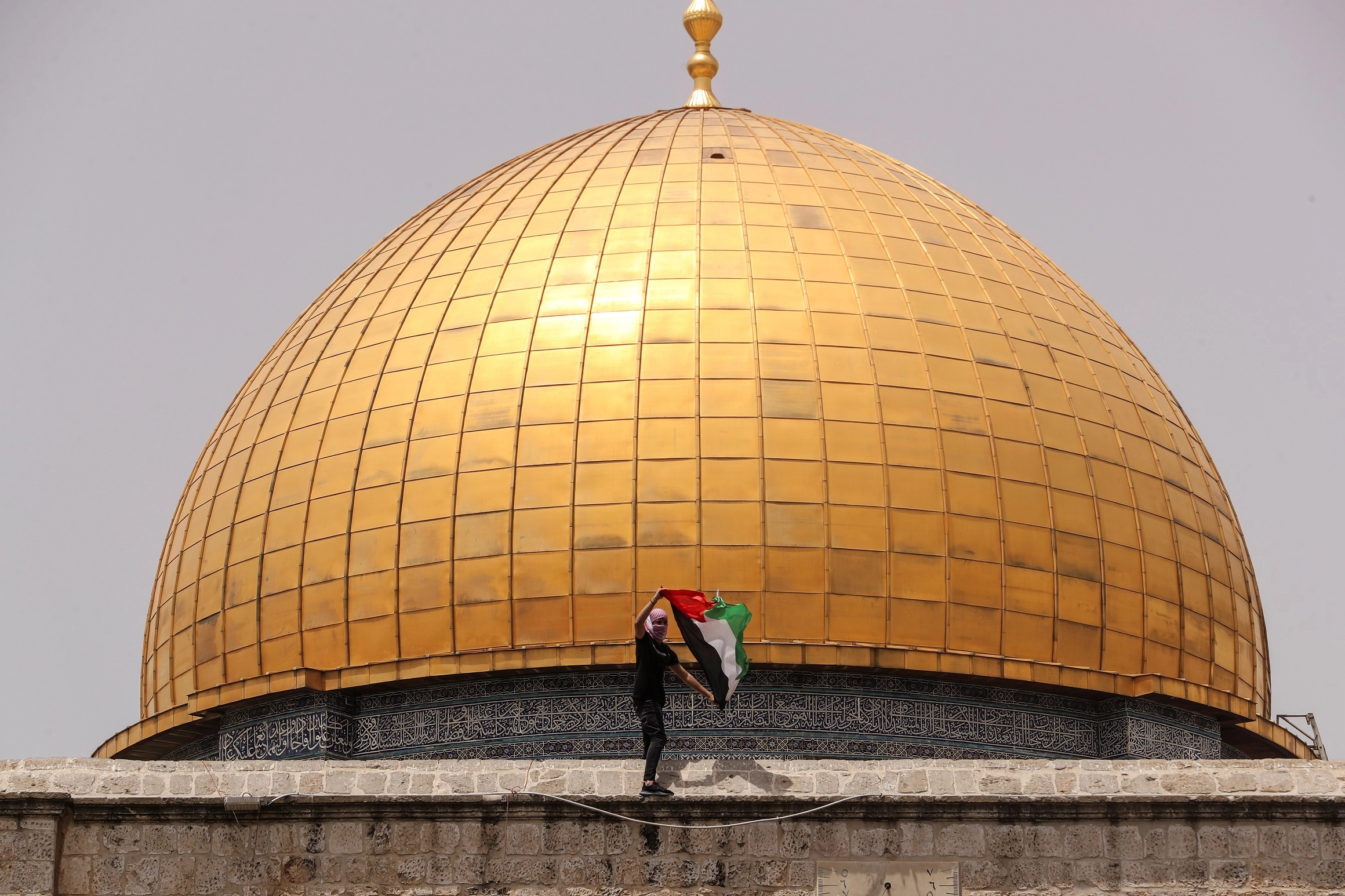 الملك يوجه بإصلاح وترميم الأضرار بالمسجد الأقصى بالسرعة القصوى