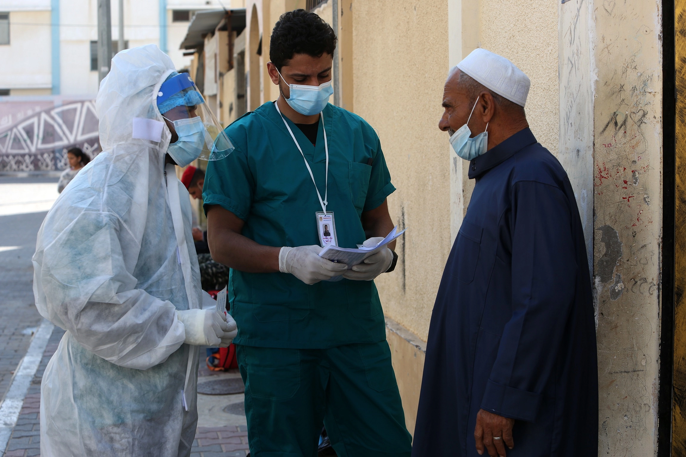 الملك يوجه بتجهيز مركز في غزة لإجراء فحوص كورونا وإعطاء اللقاحات