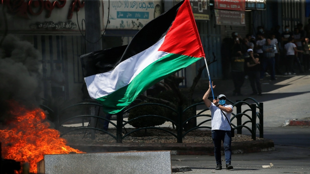 حجب حسابات واتساب لصحافيين فلسطينيين على خلفية العدوان الإسرائيلي