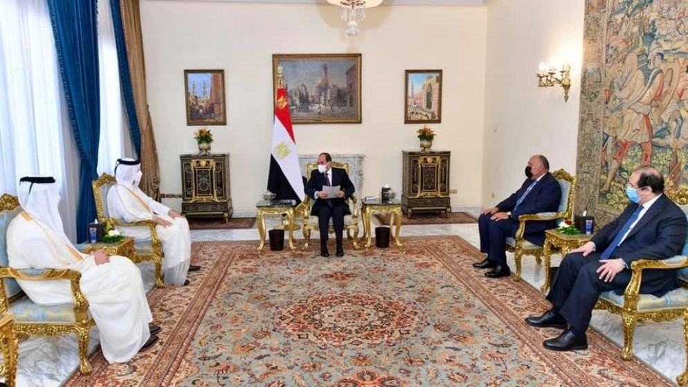 أمير قطر يوجه دعوة إلى الرئيس المصري لزيارة الدوحة