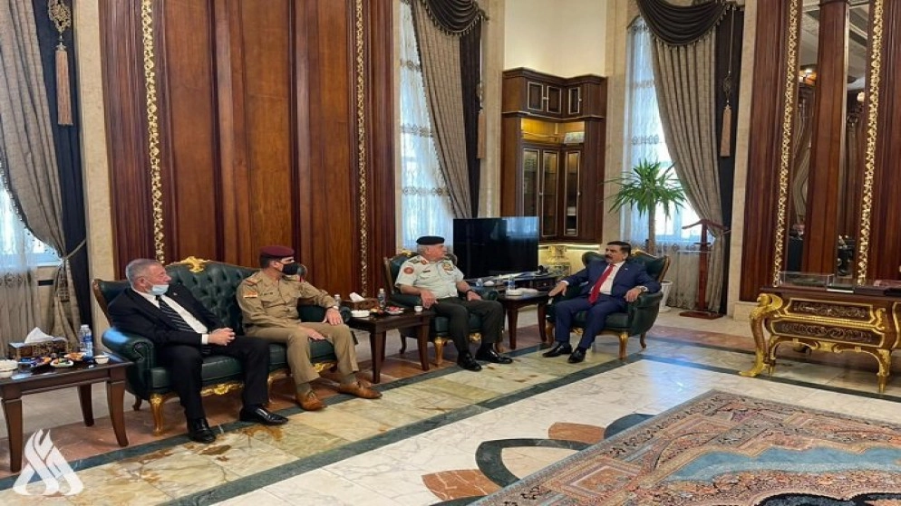 رئيس هيئة الأركان المشتركة يصل بغداد لبحث التعاون والتنسيق العسكري