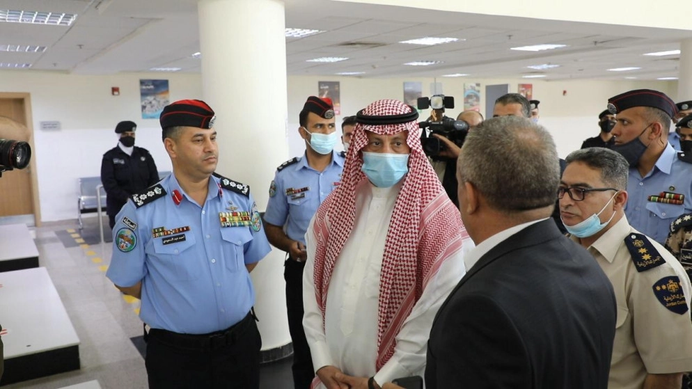 السفير السعودي في عمّان يطلع على الخدمات المقدمة للسعوديين القادمين للأردن