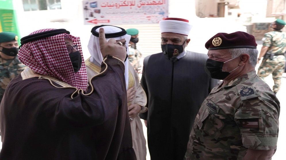 الملك يلتقي عددا من شيوخ ووجهاء محافظة معان