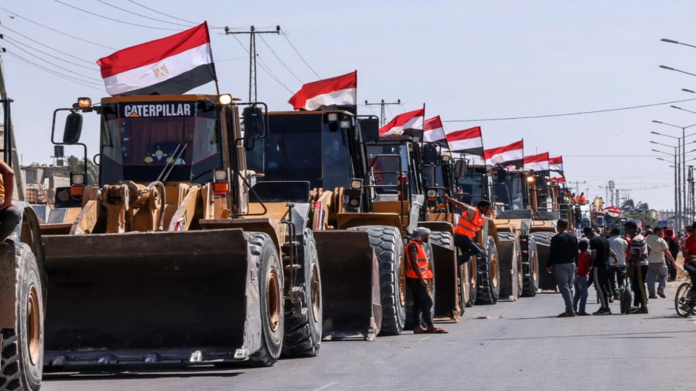 مصر ترسل معدات هندسية وطواقم فنية إلى غزة للتحضير لإعادة الإعمار